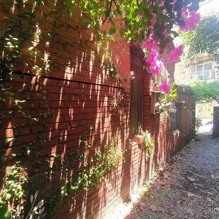 Dear B&B Tainan Bagian luar foto
