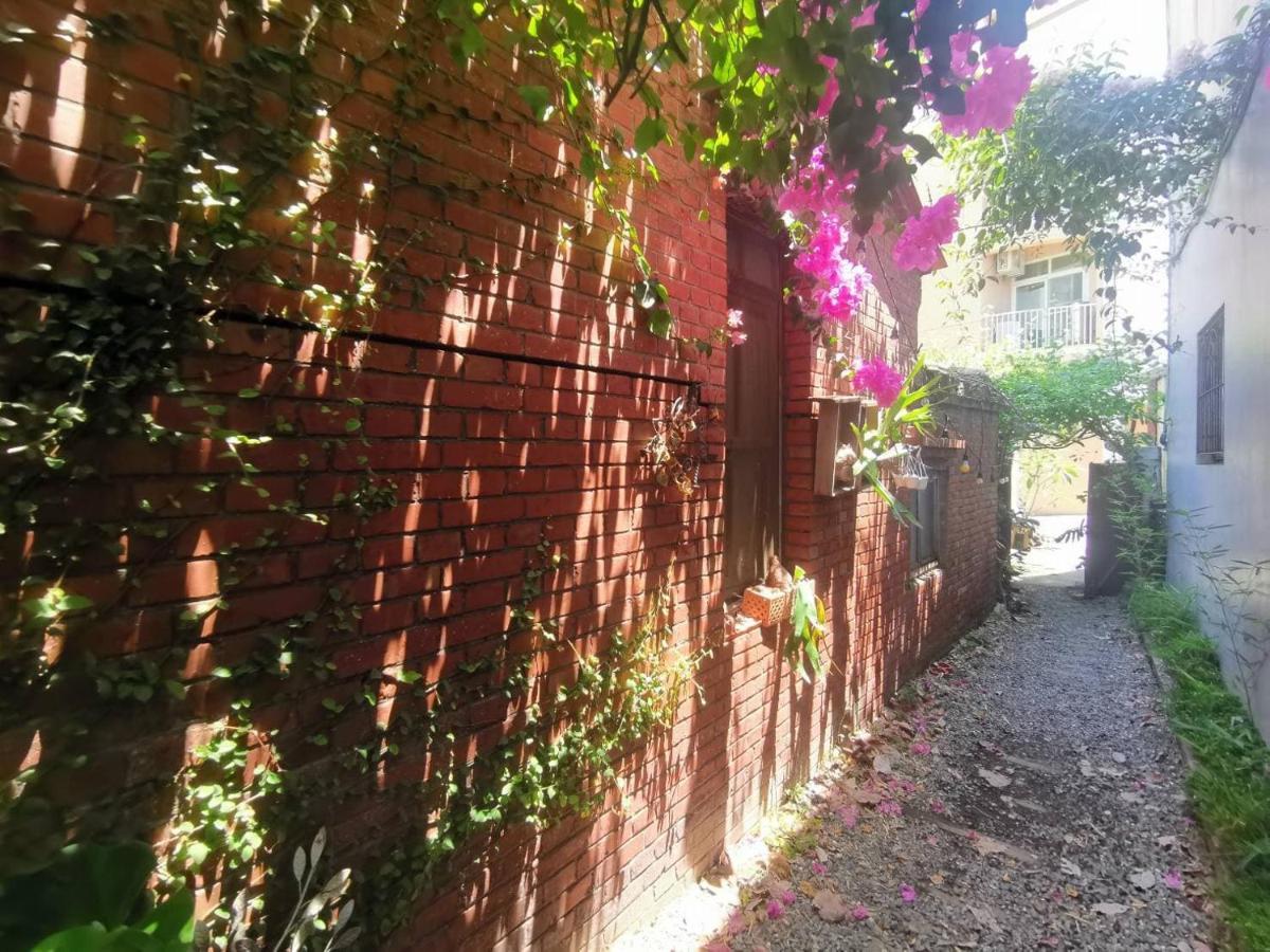Dear B&B Tainan Bagian luar foto